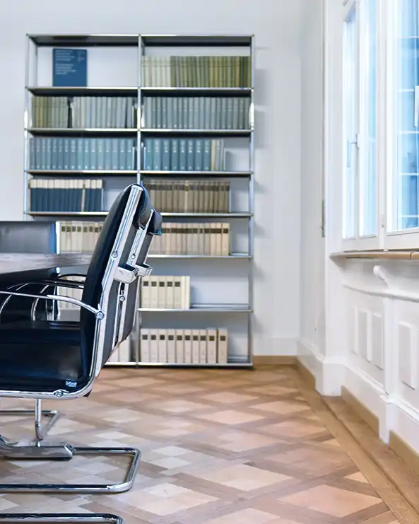 Blick in ein Besprechungszimmer der penalisti Räumlichkeiten