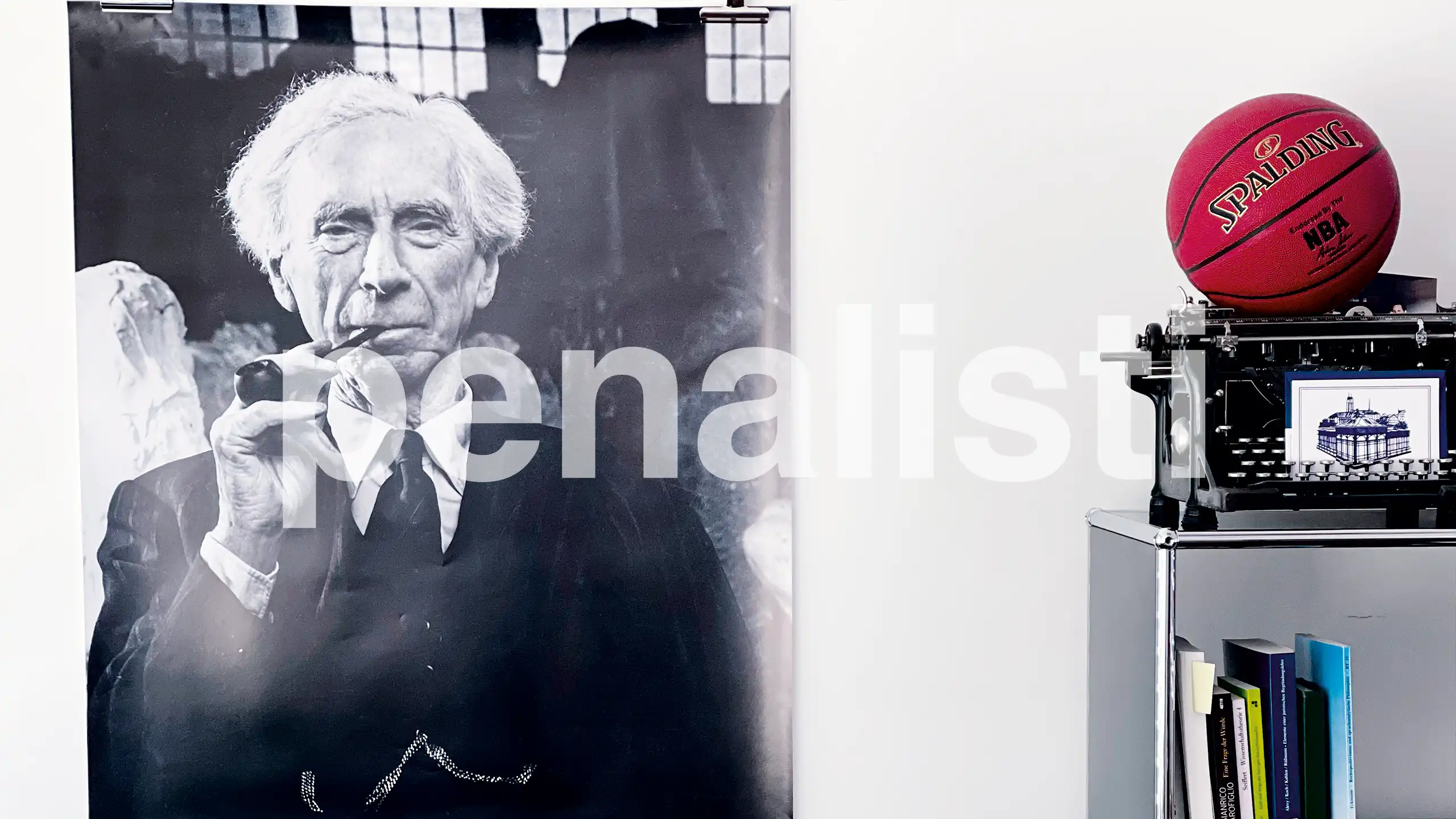 Blick auf ein Poster und Dekoration in den penalisti Räumlichkeiten